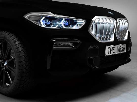 El vehículo más negro del mundo: BMW usó una pintura especial para un SUV
