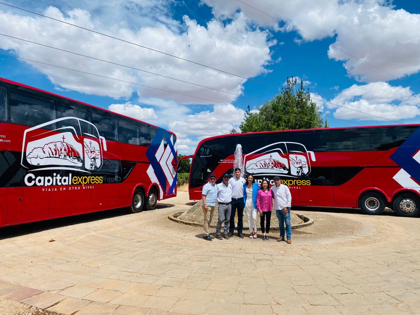 Mercedes-Benz delivered two Busstar DD buses to TEISSA at PortalAutomotriz.com