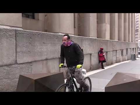 Embedded thumbnail for Las bicis, las patinetas y las motos se hacen con las calles de Nueva York