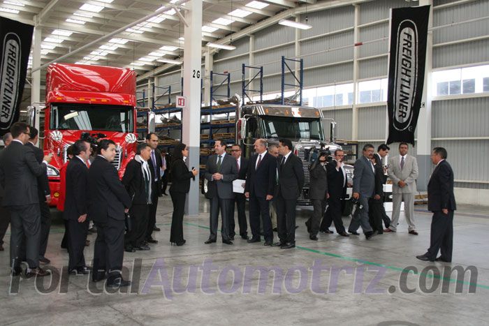 Daimler Trucks Anuncia Inversi 243 N De 45 Millones De D 243 Lares