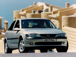 EL OPEL VECTRA, UN PRECURSOR DE LA SEGURIDAD HACE 25 AÑOS