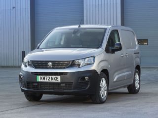 PEUGEOT e-Partner nombrado DrivingElectric 'Best Small Electric Van' por segundo año consecutivo 01 071222