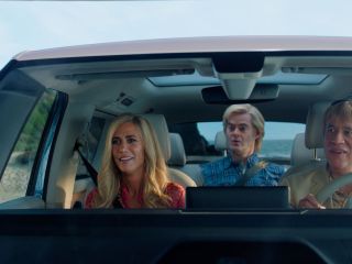 Volkswagen y NBCUniversal se unen para recrear el sketch de SNL "The Californians" con el ID. Buzz 01140225