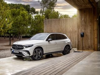 2025 Mercedes-Benz GLC 350e 4MATIC SUV (European model shown) 01171024