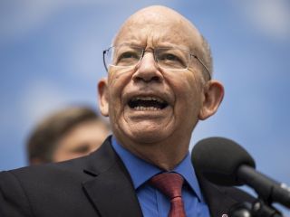 En la imagen, el presidente del Comité de Infraestructuras de la Cámara Baja, el demócrata Peter DeFazio. 