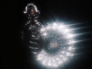El arte de la imaginación: una colaboración de Mercedes-Benz y Moncler 01 090223