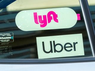 Uber anunció este jueves que dará a sus pasajeros la opción de viajar en los vehículos autónomos Cruise en algún momento de 2025 tras firmar ambas empresas una alianza estratégica para los próximos años. EFE/Shawn Thew 01 230824