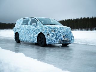 Los nuevos monovolúmenes de Mercedes-Benz superan las pruebas de invierno en el Círculo Polar Ártico 01100325