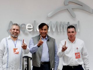 Produce ArcelorMittal primer rollo de acero laminado en caliente