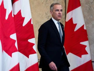 Fotografía de archivo, tomada el pasado 27 de marzo en la que aparece el primer ministro canadiense, Mark Carney, en Ottawa (Canadá). EFE/Spencer Colby 01040425