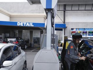 Vista de una estación de gasolina en Los Ángeles, California (EE.UU.), en una fotografía de archivo.