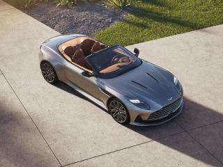 Aston Martin DB12 Volante 02 300823