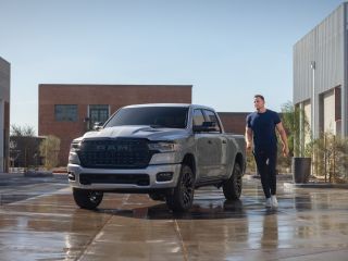 La marca Ram evoluciona la campaña 'The Calling' durante la temporada de fútbol con J.J. Watt