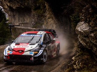 Sebastien Ogier conduce su Toyota Yaris WRC en la jornada del viernes.