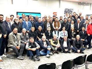 Visitan clientes de International Motors México planta de Huntsville 01051224