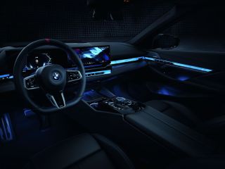 El nuevo BMW Serie 5, incluido el primer BMW i5, cuenta con el sistema de sonido envolvente Bowers & Wilkins. 01 070723