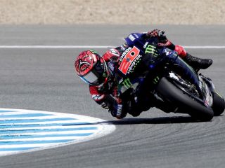 El piloto francés Fabio Quartararo (Yamaha YZR M 1) durante los entrenamientos oficiales de la categoría de MotoGP del Gran Premio Red Bull de España que se disputa este fin de semana en el Circuito Ángel Nieto de Jerez de la Frontera (Cádiz).