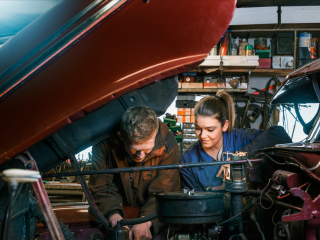 Los millennials son más propensos a realizar reparaciones menores de automóviles que la generación de los baby boomers, según una investigación de eBay. 01 170323