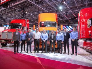 PACCAR Mexico entrega T680 Eléctrico en Expo Transporte 2023  01 271123