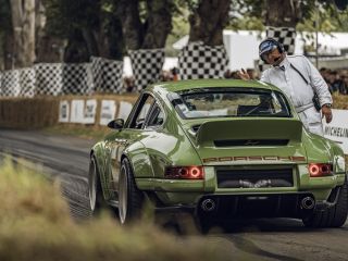 De Goodwood directamente a Monterey para el debut norteamericano de los tan esperados resultados de Singer derivados de su Estudio de dinámica y peso ligero (DLS).