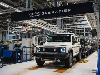 INEOS Grenadier en la línea de producción 01 220923