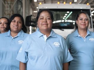 Volkswagen Truck & Bus México celebra la graduación de 18 nuevas mujeres operadoras como parte del  programa Mujeres Transformando. 01 80824