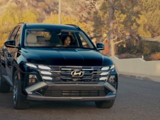 Hyundai destaca la seguridad en "la carretera" durante el fin de semana del juego de campeonato 01240125