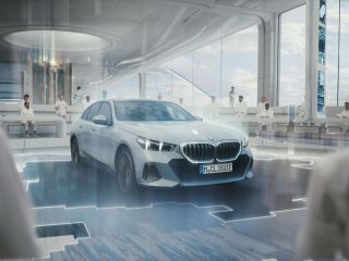 BMW presenta campaña de publicidad “Ángeles de la Guarda” para acompañar el lanzamiento mundial del nuevo BMW Serie 5 y del primer BMW i5. 01 191023