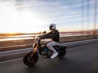 El nuevo “eParkourer” BMW CE 02 llega a México 01 090524