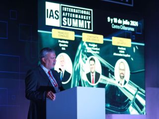 Presidente Ejecutivo de INA, Francisco González Díaz, -1ª Edición del International Aftermarket Summit Reúne a 330 Líderes del Mercado de Posventa 01 100724