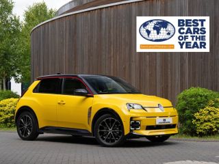 El Renault 5 E-Tech gana el premio al "Mejor coche eléctrico 2024/2025" 01 230824