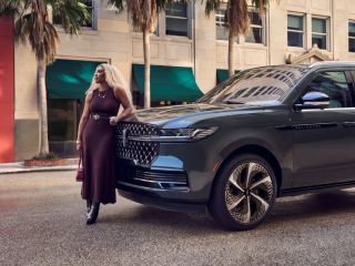 Lincoln lanza la nueva campaña Navigator con Serena William 01280325