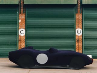 The Little Car Company se asocia con el fabricante de cubiertas para automóviles a medida, Goodwool, para brindar una protección elegante y con estilo para su vehículo icónico a escala. 01 040124