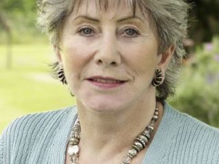 Valerie Singleton OBE organizará un seminario web sobre movilidad más segura para conductores mayores 01 181022