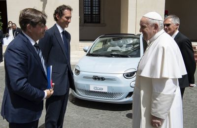 Su Santidad el Papa Francisco concede audiencia a Stellantis