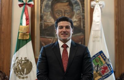 El Gobernador del estado de Nuevo León, Samuel García, posa durante una entrevista con EFE el 6 de junio de 2023, en el Palacio de Gobierno de Monterrey (México). EFE/Miguel Sierra 01 070623