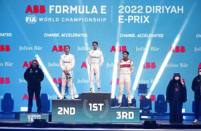 El actual campeón Nyck de Vries lideró el uno-dos de Mercedes-EQ en la primera ronda del ABB FIA Formula E 2021/22 en Diriyah, Arabia Saudita, con Stoffel Vandoorne en segundo y Jake Dennis (Avalanche Andretti) en tercero.