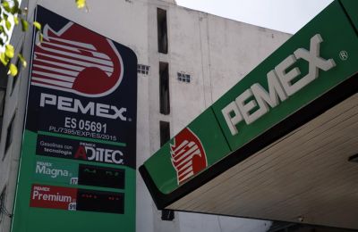 Fotografía de una estación de gasolina de Petróleos Mexicanos (Pemex), hoy, en Ciudad de México (México). 01 080822