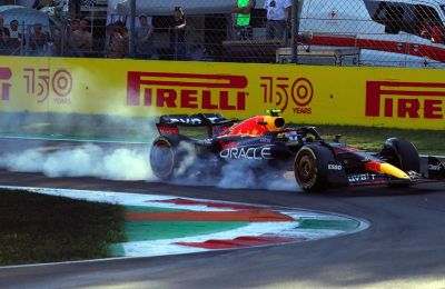 El piloto mexicano Sergio Perez (Red Bull Racing) durante los entrenamientos del GP de Italia de Fórmula Uno en Monza 01 100909