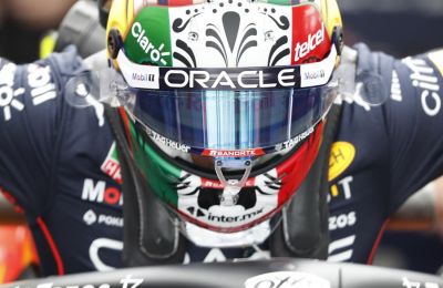 El mexicano Sergio Pérez, de Red Bull Racing, ingresa a su monoplaza en el primer día de practicas libres hoy, para el Gran Premio de Fórmula Uno de Ciudad de México (México).  01 291022