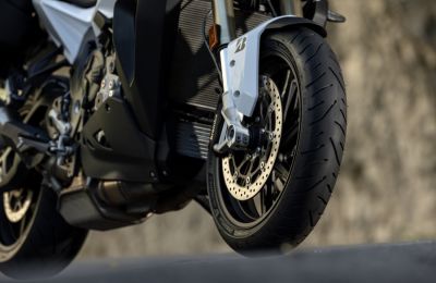 Bridgestone Revoluciona el Sport Touring con las Llantas BATTLAX SPORT TOURING T33 para Motocicletas 01071124