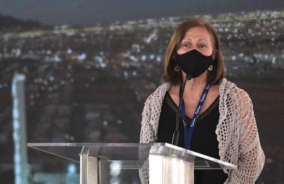 a Secretaria de Economía, Tatiana Clouthier, habla durante una rueda de prensa en Ciudad Juárez, estado de Chihuahua (México). EFE/ Luis Torres/Archivo