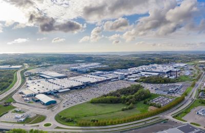 Con ello, la planta de Torslanda es la segunda de la red global de fabricación de la compañía en lograr este estatus después de que la fábrica de motores de Skövde (Suecia) alcanzara la neutralidad climática en 2018.  Para Volvo Cars, el impacto sobre el 