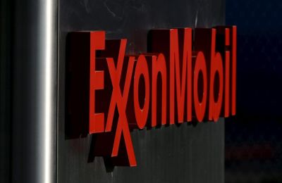 Fotografía de archivo en la que se registró el logo de la petrolera estadounidense Exxon Mobil Corporation, en Dallas (Texas, EE.UU.). EFE/Larry W. Smith 01 280723