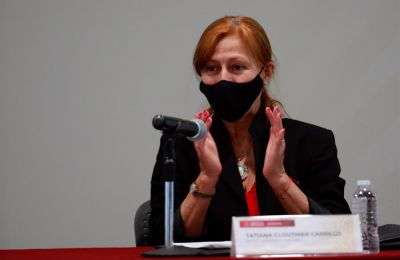 La secretaria de Economía de México, Tatiana Clouthier, participa en una rueda de prensa en la Ciudad de México (México).