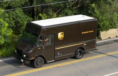 Fotografía de archivo de un bus de envíos de la empresa UPS. EFE/EPA/CJ GUNTHER 01 230823