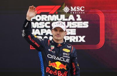 El piloto de Red Bull Racing Max Verstappen celebra la victoria del Gran Premio de Japón de Fórmula Uno en el Suzuka International Racing Course en Suzuka, Japón. EFE/EPA/FRANCK ROBICHON 01 070424
