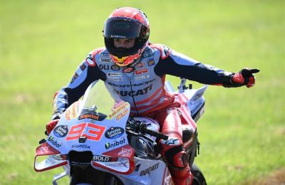 El piloto español Marc Márquez, de Gresini Racing, celebra la victoria del Gran Premio de Australia de MotoGP en el circuito de Phillip Island. EFE/EPA/JOEL CARRETT AUSTRALIA AND NEW ZEALAND OUT 01201024