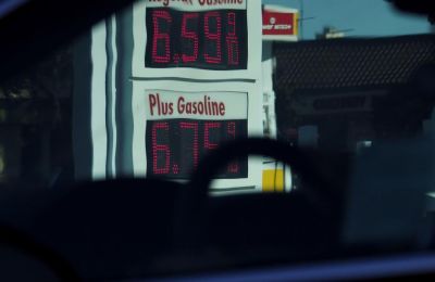 Una estación de gasolina en Newark, California, en una fotografía de archivo. EFE/EPA/John G. Mabanglo 01 280323