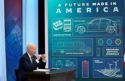 El presidente de Estados Unidos, Joe Biden, fue registrado este martes al anunciar los planes para asegurar las cadenas de suministro de minerales críticos e impulsar la fabricación de energía limpia, en Washington DC (EE.UU.).